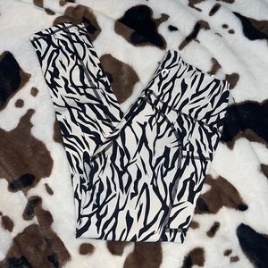 Zyia leggings Safari Pocket Brilliant High Rise 7/8 size 4